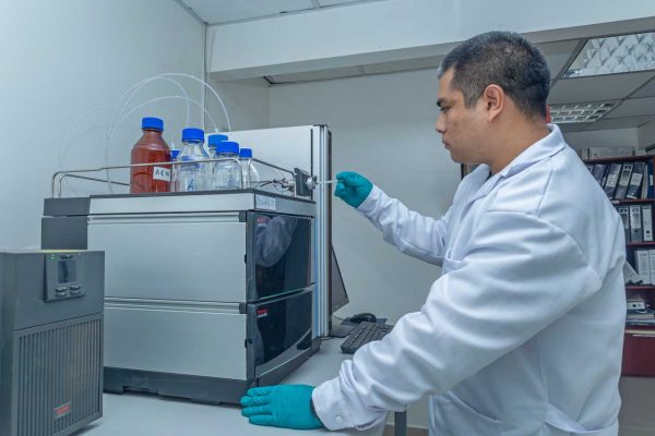 Angel-Rodriguez---HPLC-Machine