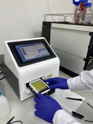 Lector de microplacas tipo ELISA